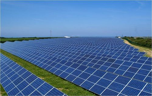 planta-solar-energia-solar-fotovoltaica-acumuladores